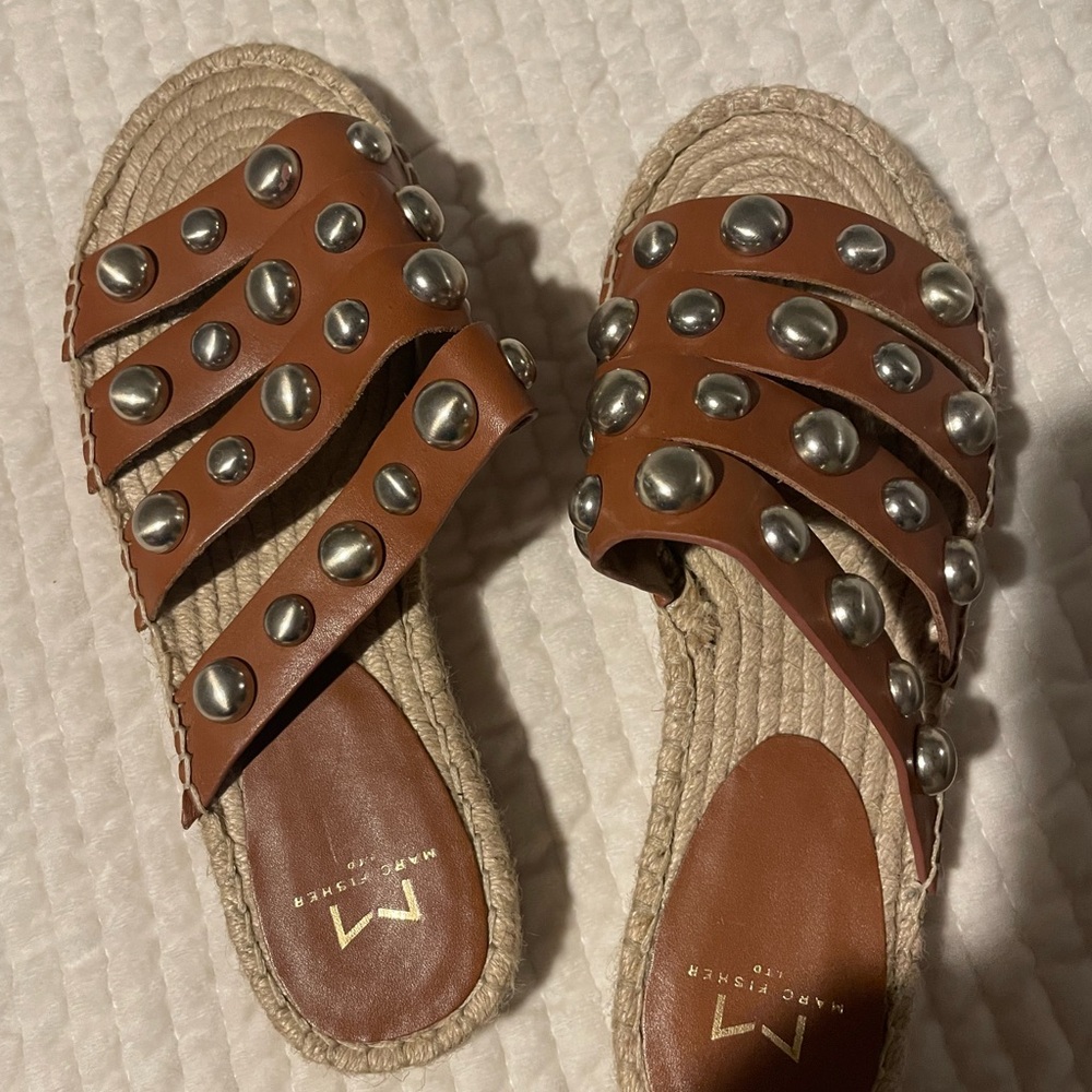 Woman’s size 8 mule